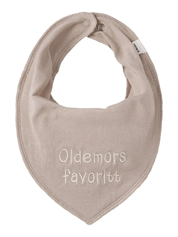 Beige babyhette med brodert tekst &