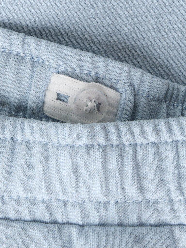 Lysblå barnebukse med knapp og elastisk liv, myk bomull for bekvemhet