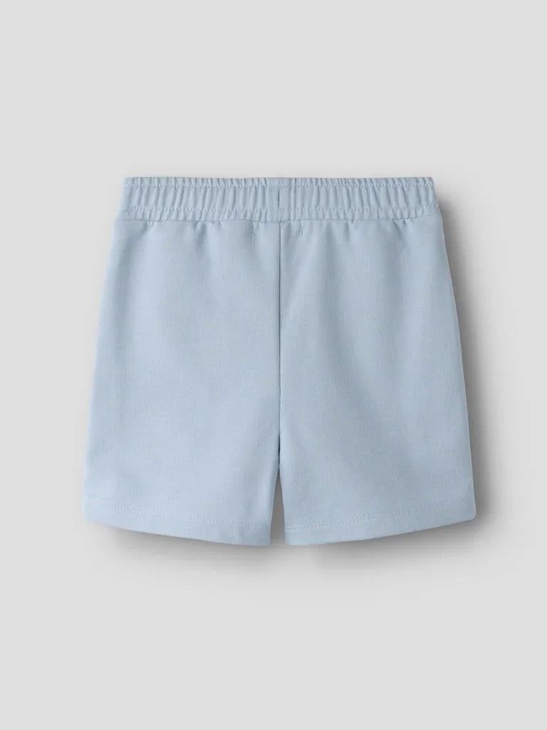 Lysblå barneshorts med elastisk liv, myke og komfortable for små barn