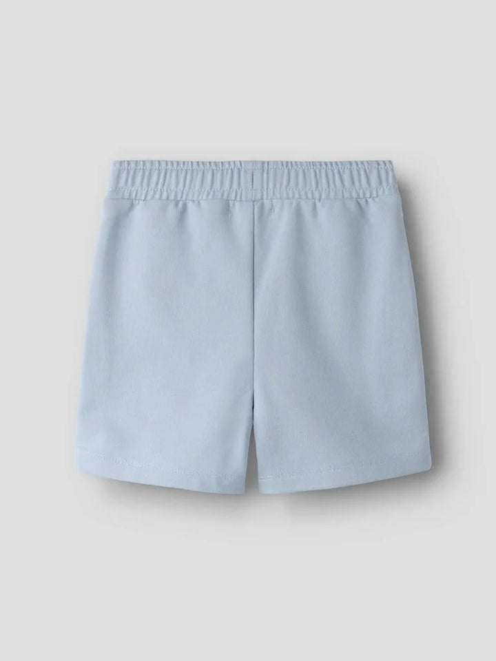 Lysblå barneshorts med elastisk liv, myke og komfortable for små barn