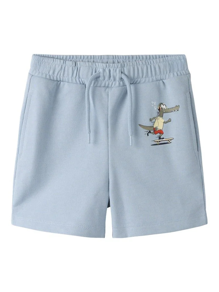 Lysblå barneshorts med krokodille på skateboard, myk bomull for små barn