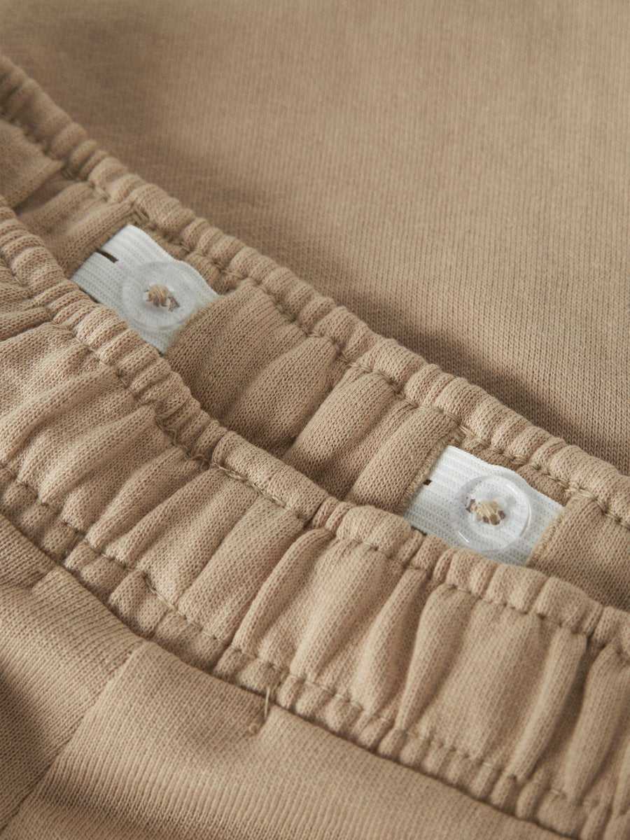 name it mini VALLEN SWEAT PANT - Sesame | Tractor | Torgunns Barneklær AS