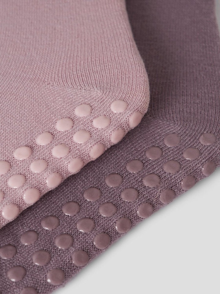 name it mini WAK 2pk Ullsokker med antiskli - Violet Ice / Toadstyle | Torgunns Barneklær AS