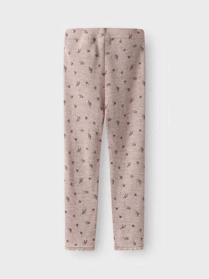 Myke rosa barneleggings med blomstermønster, perfekt for bekvemhet og stil i barneklær 0-8 år