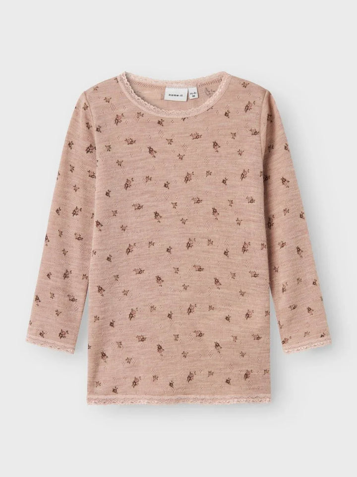 Myk rosa bluse med blomstermønster og spetskant for spedbarn og småbarn