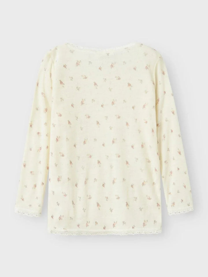 Myk barnebluse med blomstermønster og spetskant, perfekt for baby og småbarn 0-8 år