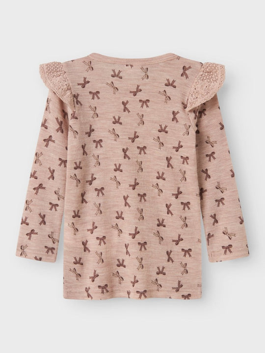 name it mini WANG WOOL RIB LS TOP AOP W/FLOUNCE - Shadow Gray | Bows | Torgunns Barneklær AS