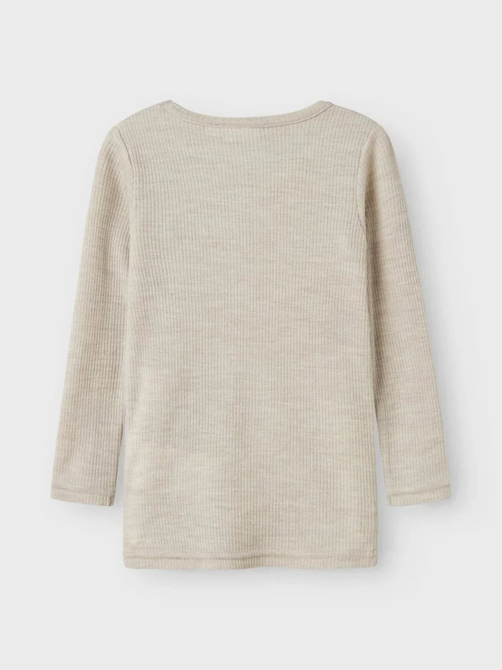 Beige ribbet langærmet barnebluse i myk ullblanding, perfekt for små barn 0-8 år