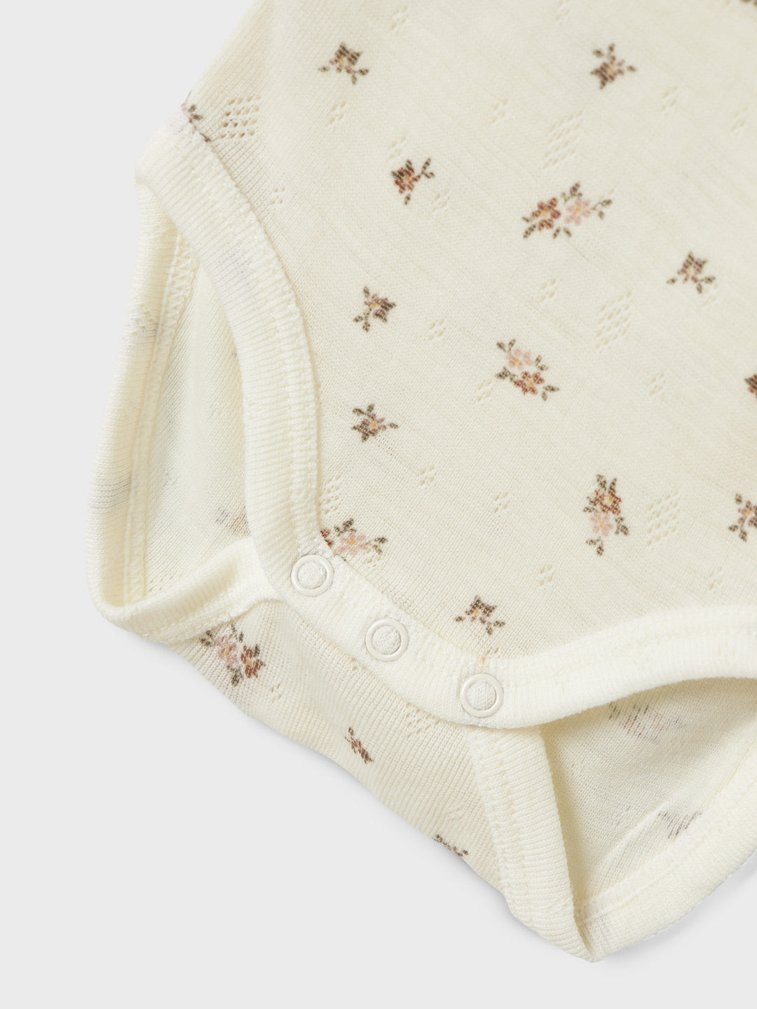 name it baby WANG WOOL NEEDLE LS BODY NOOS - Snow White | Small flowers - Torgunns Barneklær AS