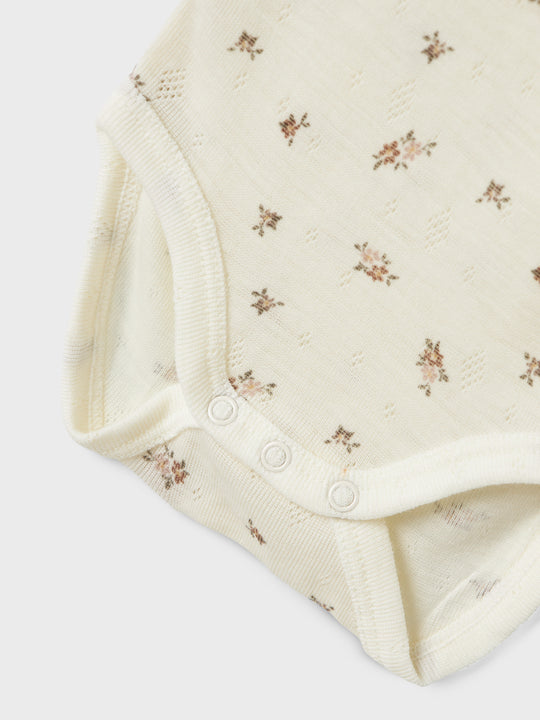 name it baby WANG WOOL NEEDLE LS BODY NOOS - Snow White | Small flowers - Torgunns Barneklær AS