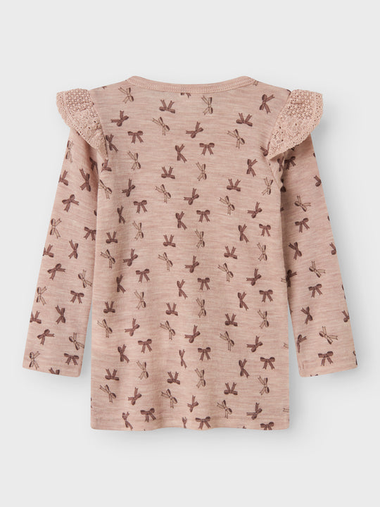 name it mini WANG WOOL RIB LS TOP AOP W/FLOUNCE - Shadow Gray | Bows - Torgunns Barneklær AS