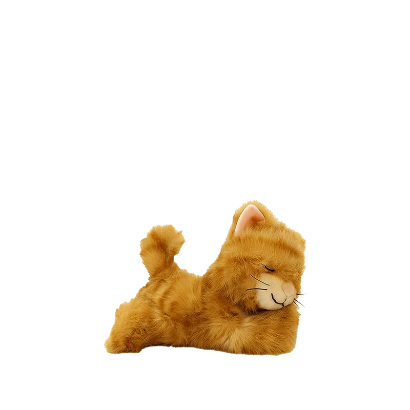 Myk, orange plys-katt i hvile, perfekt som barneleketøy eller babygave
