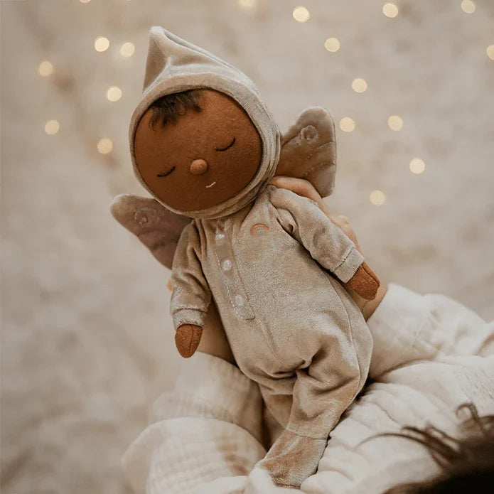 Myk engelkukke i ull med vinger, perfekt som babygave eller barneklær til små barn