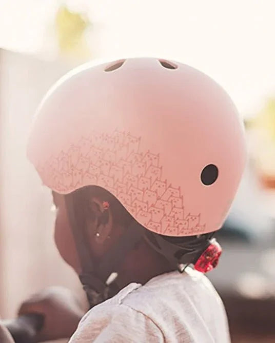 Rosa sykkelhjelm med kattmønster for barn, perfekt til sikkerhet og lek