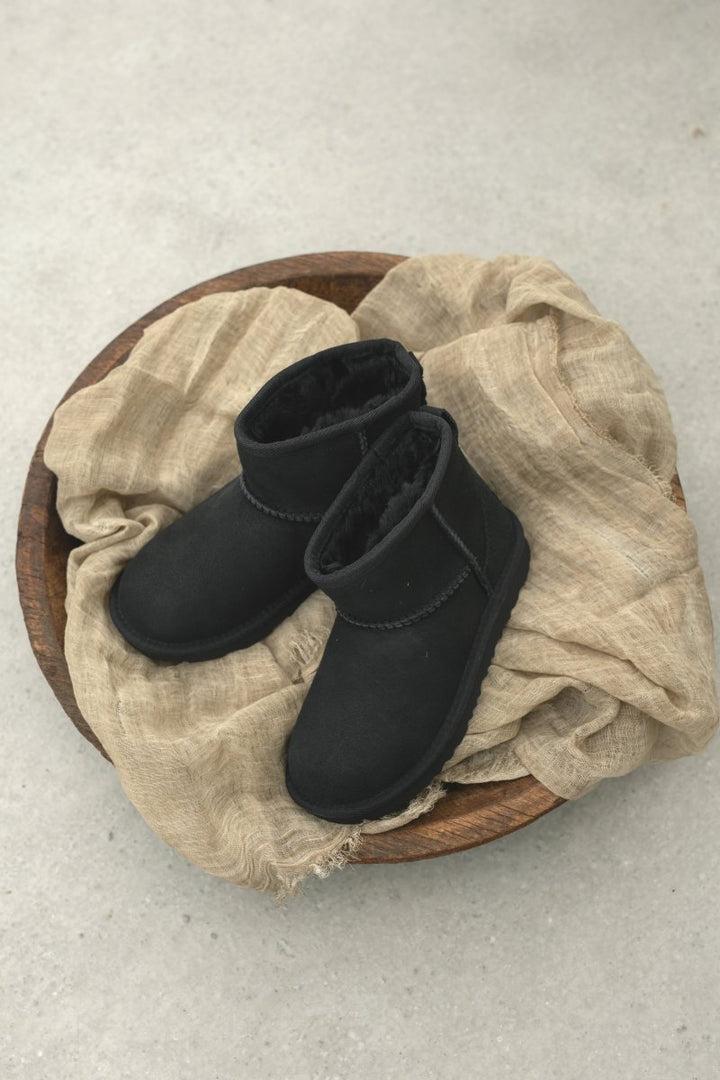 UGG Kids | Classic Mini II – Black | Torgunns Barneklær AS