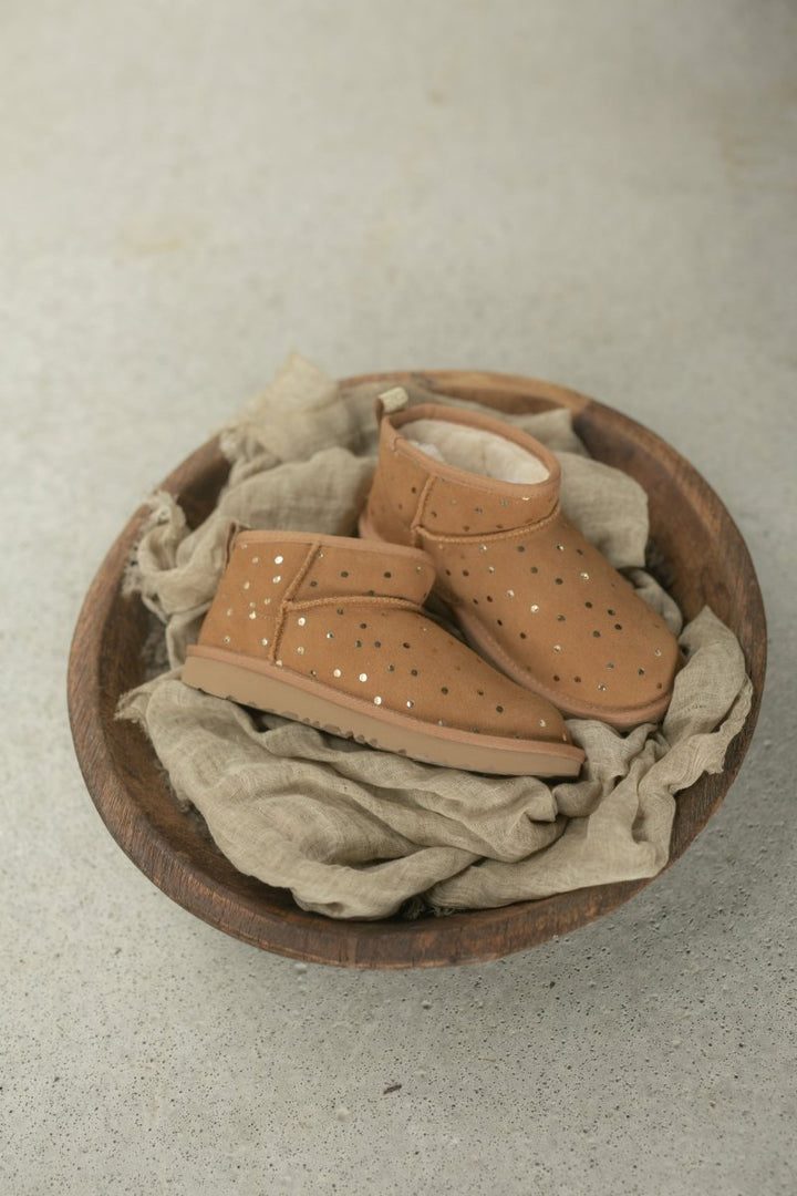 UGG Kids | Classic Ultra Mini Shiny Dots Barn – Chestnut | Torgunns Barneklær AS
