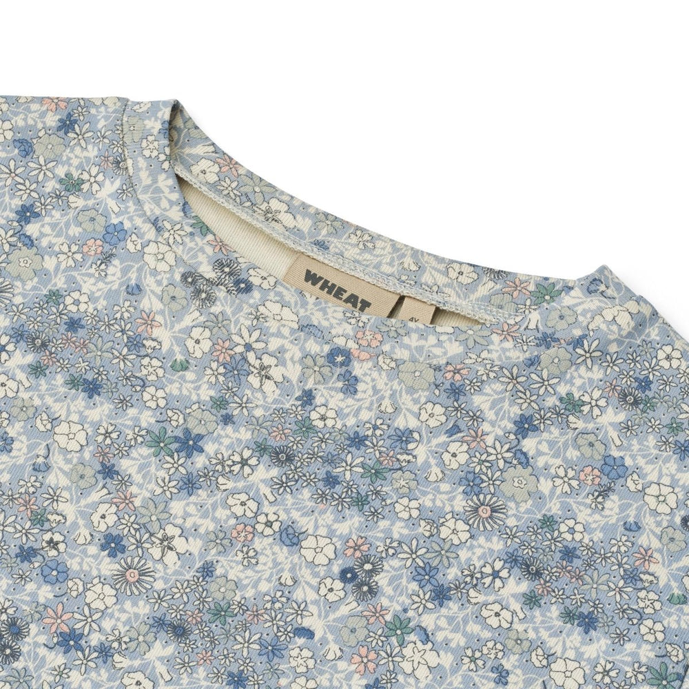 Wheat Main T-Shirt S/S Ella - Blue summer flowers | Torgunns Barneklær AS