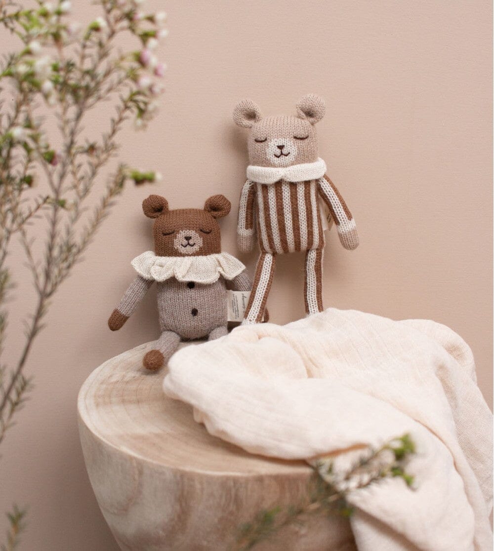 Main Sauvage Teddy Knit Toy - Nut Striped Jumpsuit | Torgunns Barneklær AS