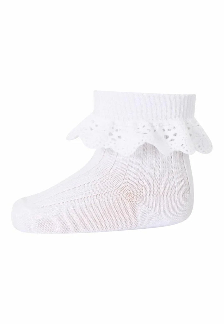 Hvite babystrømper med blomsterdetalj, myke og bekveme for spedbarn 0-8 år