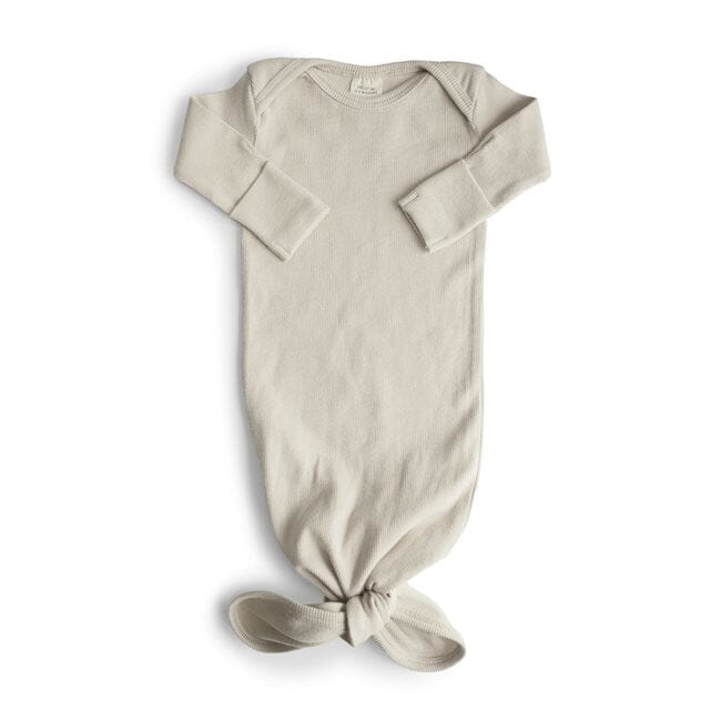 mushie | Ribbed Knotted Baby Gown - Ivory Nyfødt mushie 